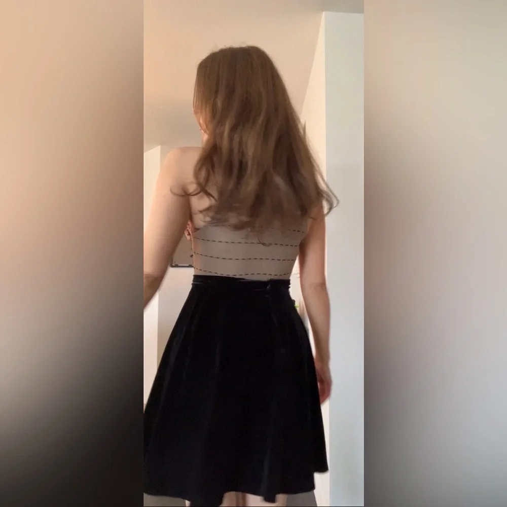 Velvet black circle skirt - Picture 3 of 9